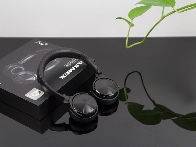 Music headphones